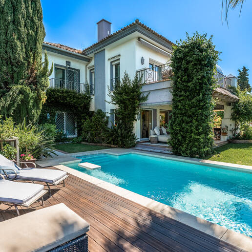 Beautiful Villa in the Heart of Nagüeles with Lush Garden and Sea Views