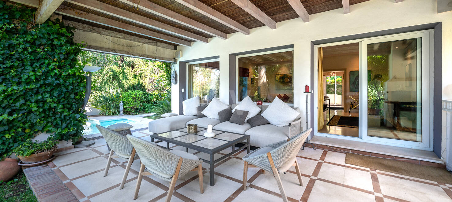 Beautiful Villa in the Heart of Nagüeles with Lush Garden and Sea Views