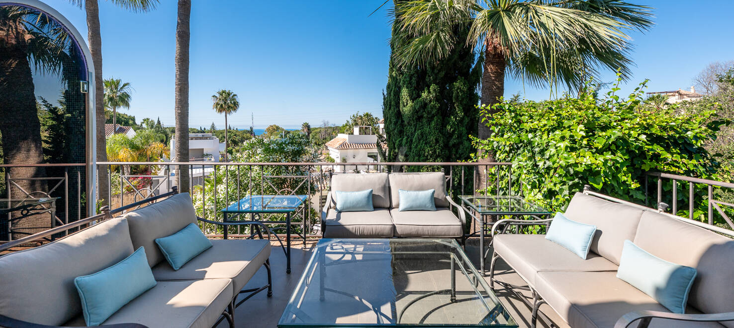 Beautiful Villa in the Heart of Nagüeles with Lush Garden and Sea Views