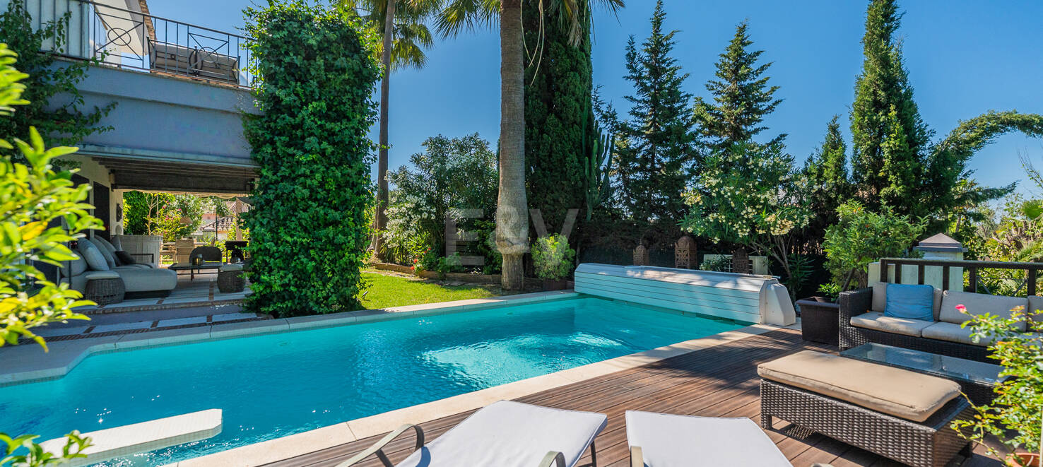 Beautiful Villa in the Heart of Nagüeles with Lush Garden and Sea Views