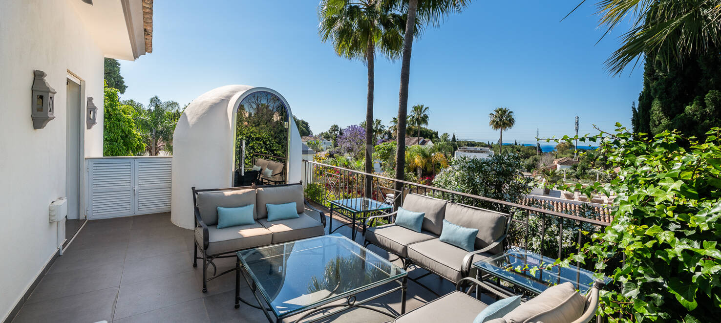 Beautiful Villa in the Heart of Nagüeles with Lush Garden and Sea Views