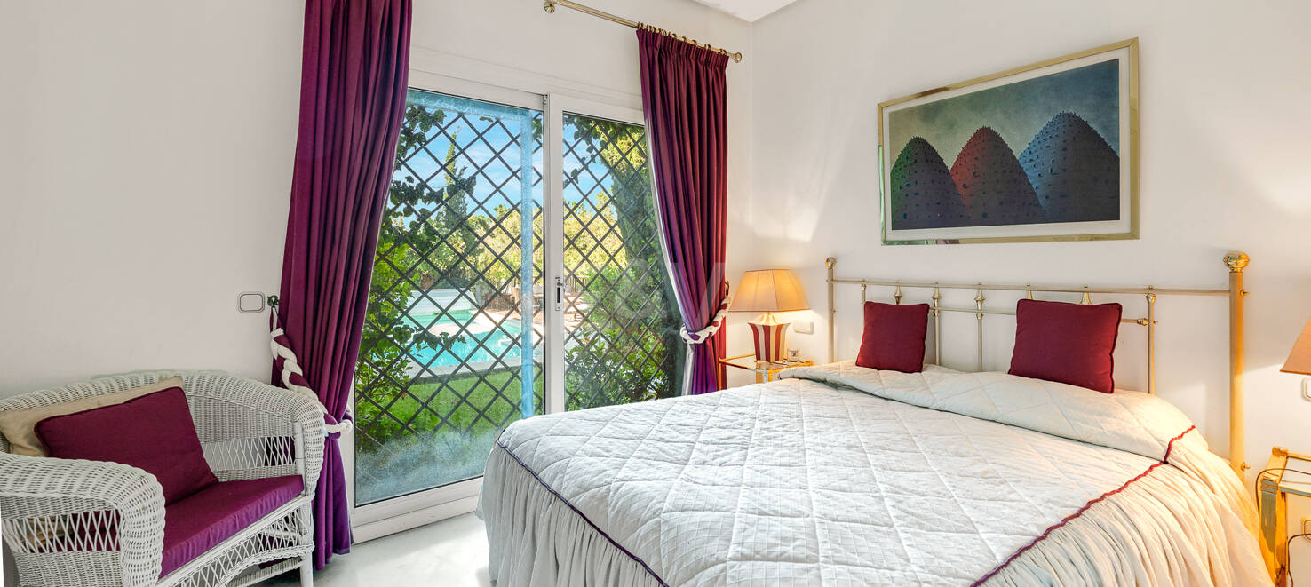 Beautiful Villa in the Heart of Nagüeles with Lush Garden and Sea Views