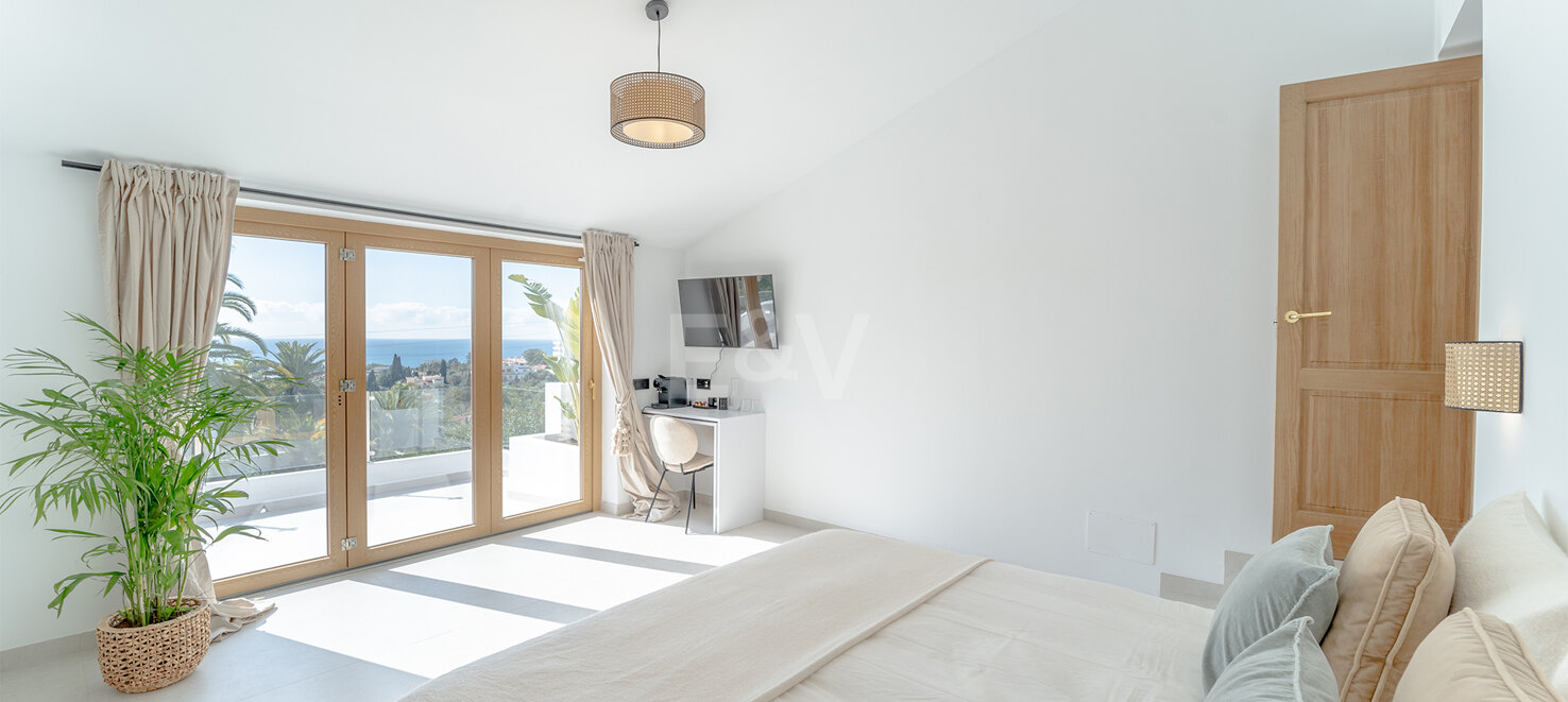 Stylish 4-Bedroom Villa with Sea Views and Modern Comfort in Río Real