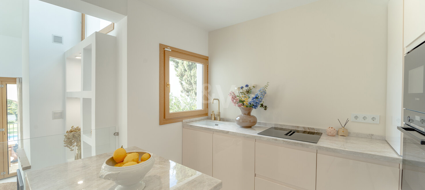 Stylish 4-Bedroom Villa with Sea Views and Modern Comfort in Río Real