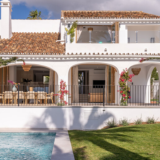 Stylish 4-Bedroom Villa with Sea Views and Modern Comfort in Río Real
