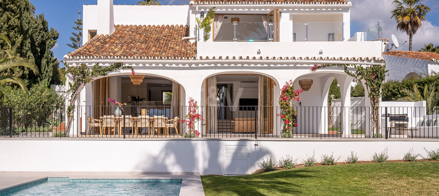 Stylish 4-Bedroom Villa with Sea Views and Modern Comfort in Río Real