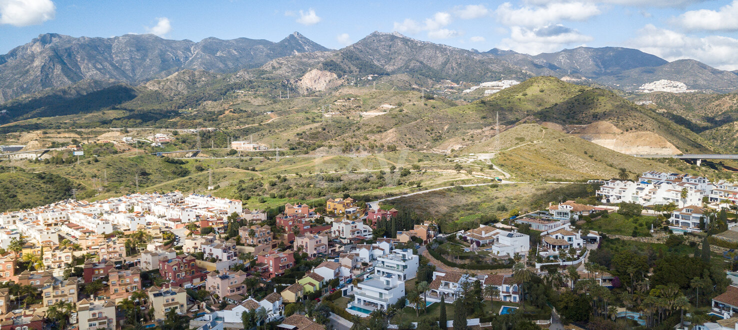 Stylish 4-Bedroom Villa with Sea Views and Modern Comfort in Río Real