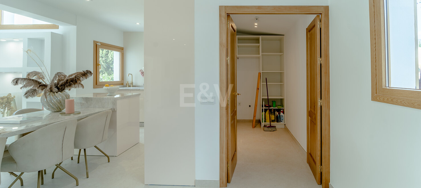 Stylish 4-Bedroom Villa with Sea Views and Modern Comfort in Río Real