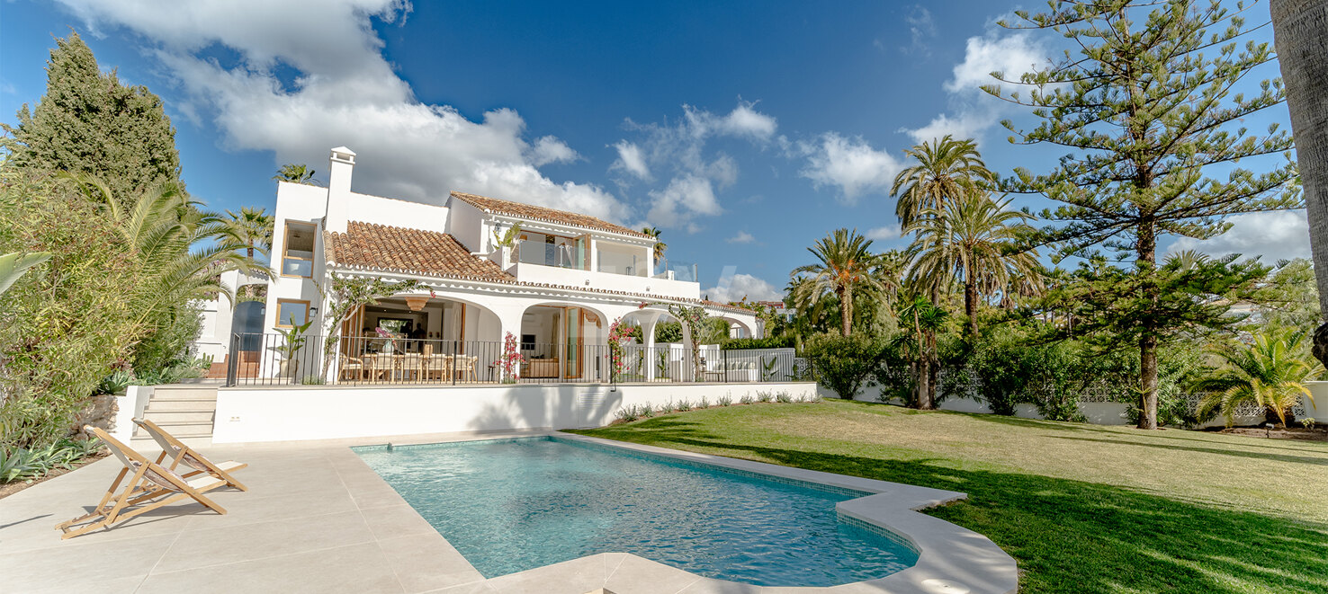 Stylish 4-Bedroom Villa with Sea Views and Modern Comfort in Río Real
