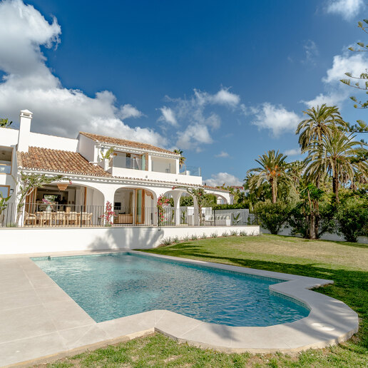 Stylish 4-Bedroom Villa with Sea Views and Modern Comfort in Río Real