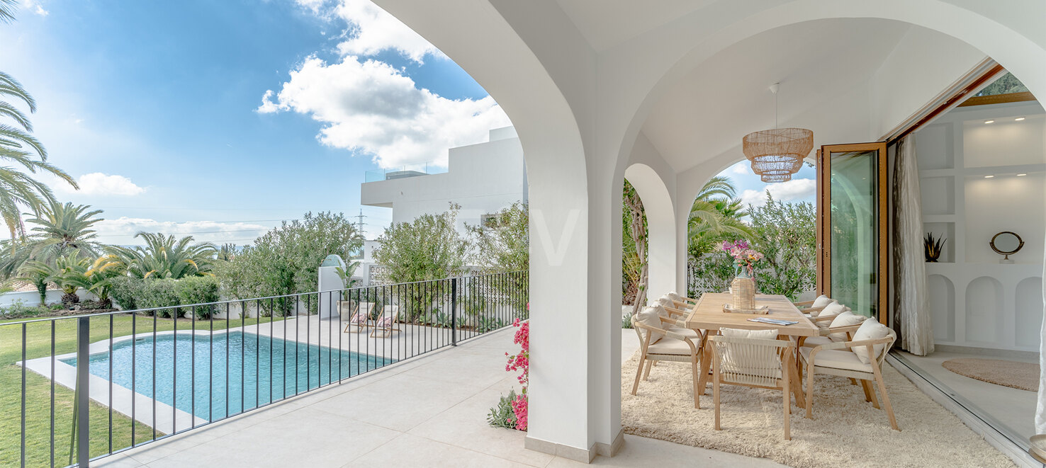 Stylish 4-Bedroom Villa with Sea Views and Modern Comfort in Río Real