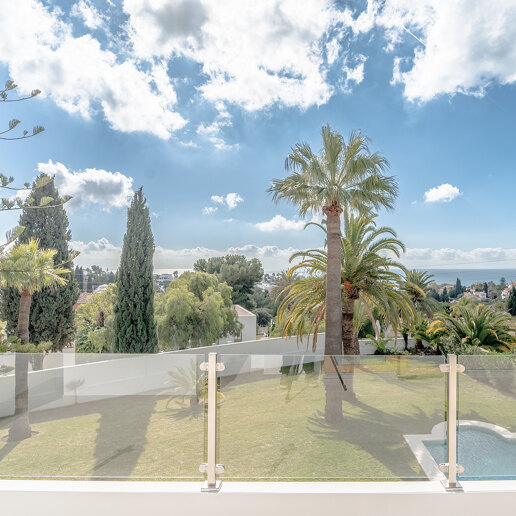 Stylish 4-Bedroom Villa with Sea Views and Modern Comfort in Río Real