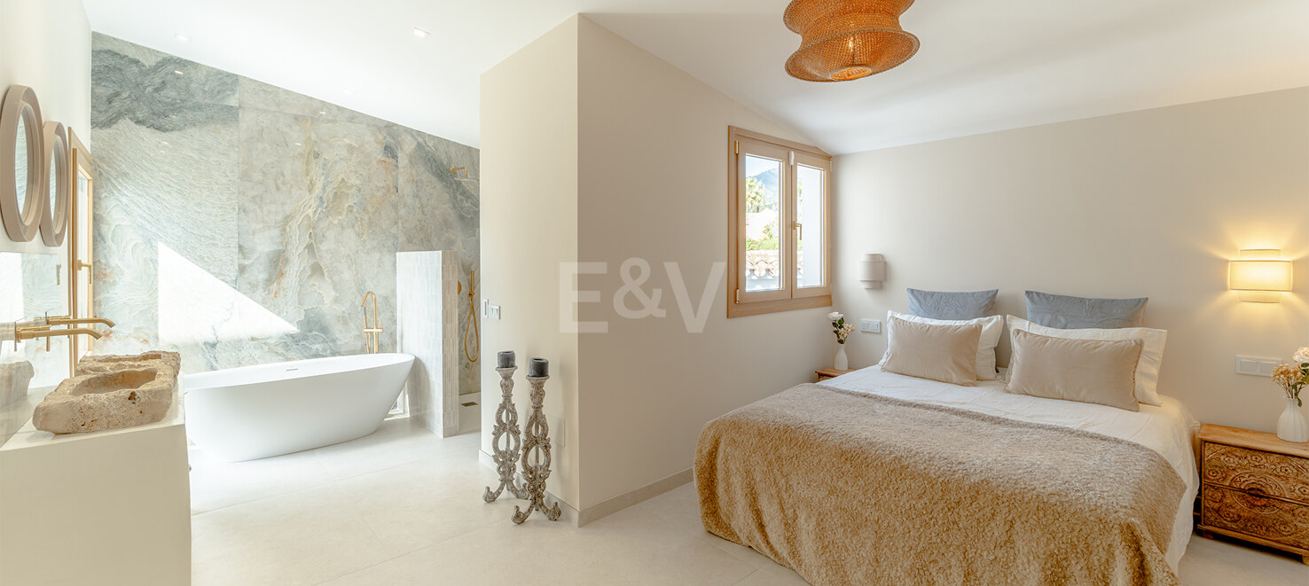 Stylish 4-Bedroom Villa with Sea Views and Modern Comfort in Río Real