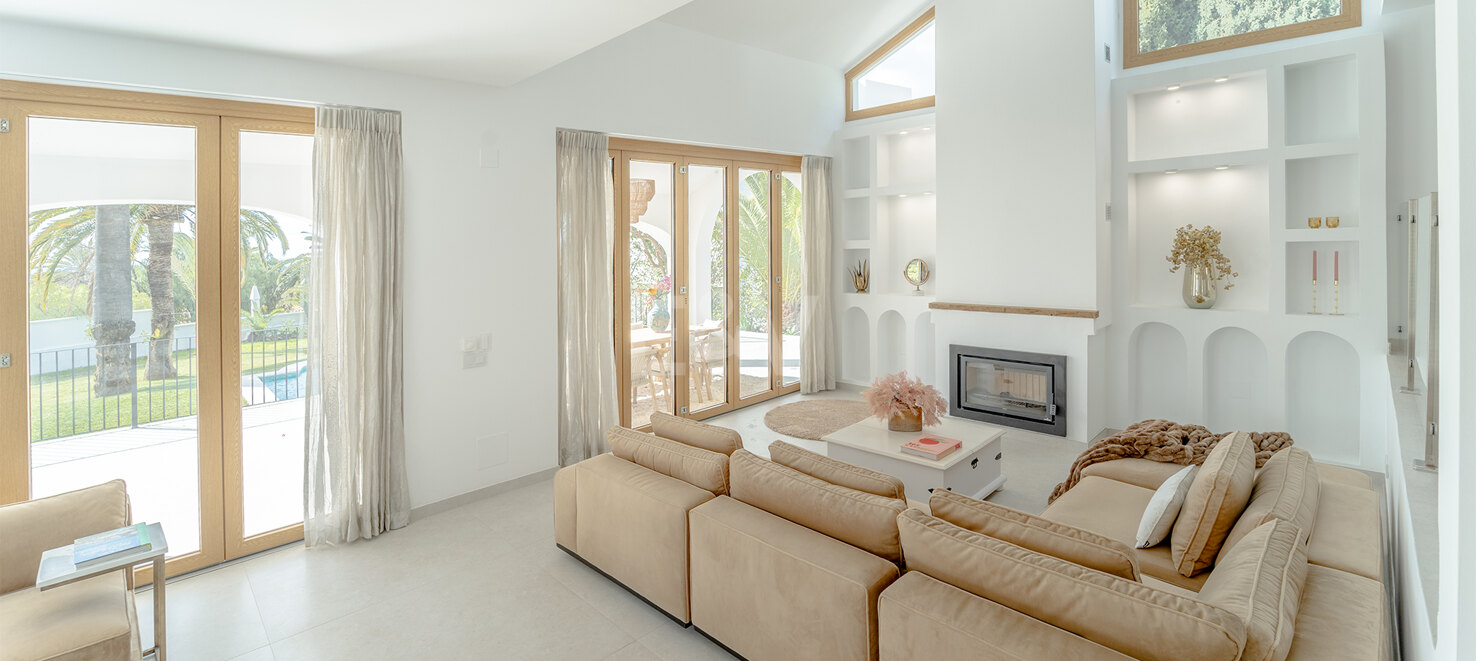 Stylish 4-Bedroom Villa with Sea Views and Modern Comfort in Río Real