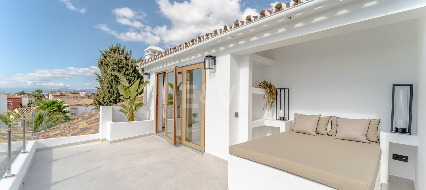 Stylish 4-Bedroom Villa with Sea Views and Modern Comfort in Río Real