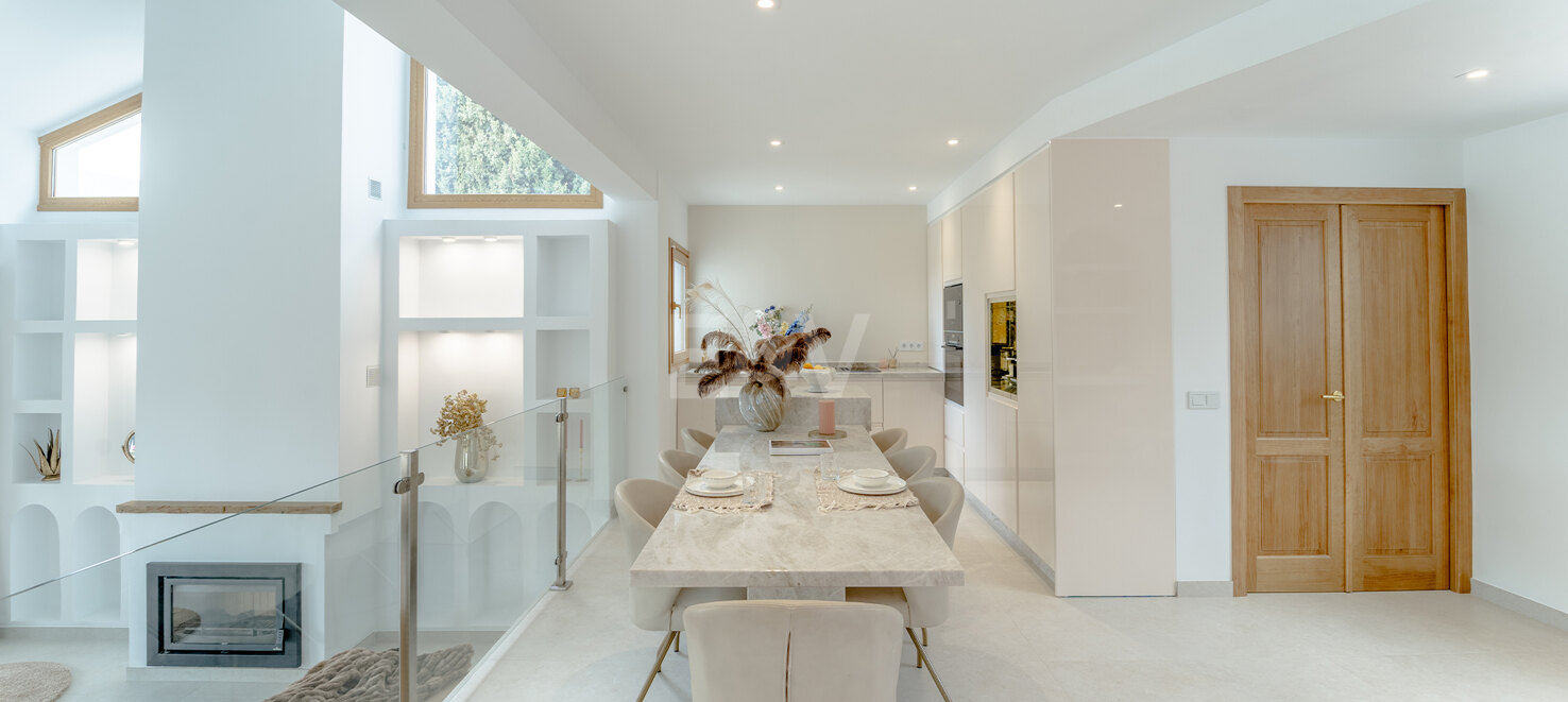 Stylish 4-Bedroom Villa with Sea Views and Modern Comfort in Río Real