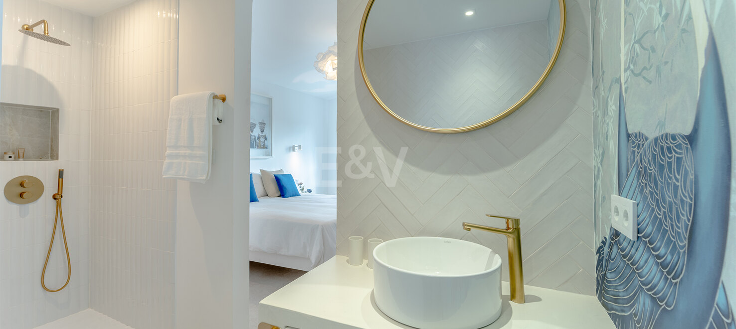 Stylish 4-Bedroom Villa with Sea Views and Modern Comfort in Río Real