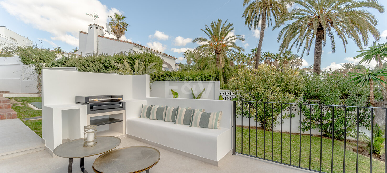 Stylish 4-Bedroom Villa with Sea Views and Modern Comfort in Río Real
