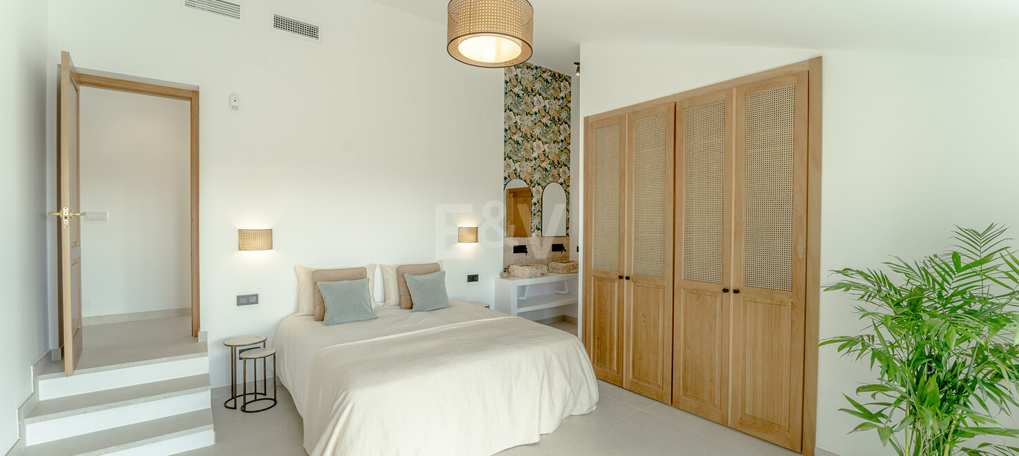 Stylish 4-Bedroom Villa with Sea Views and Modern Comfort in Río Real