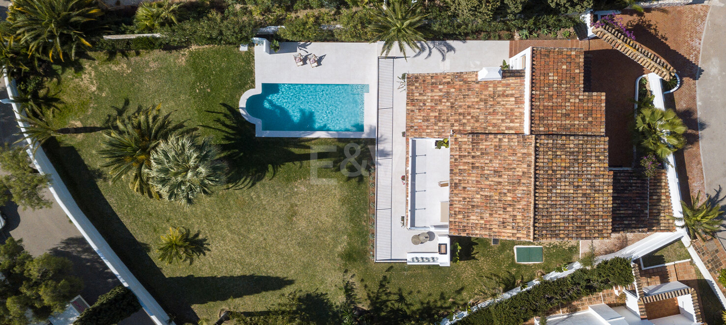 Stylish 4-Bedroom Villa with Sea Views and Modern Comfort in Río Real