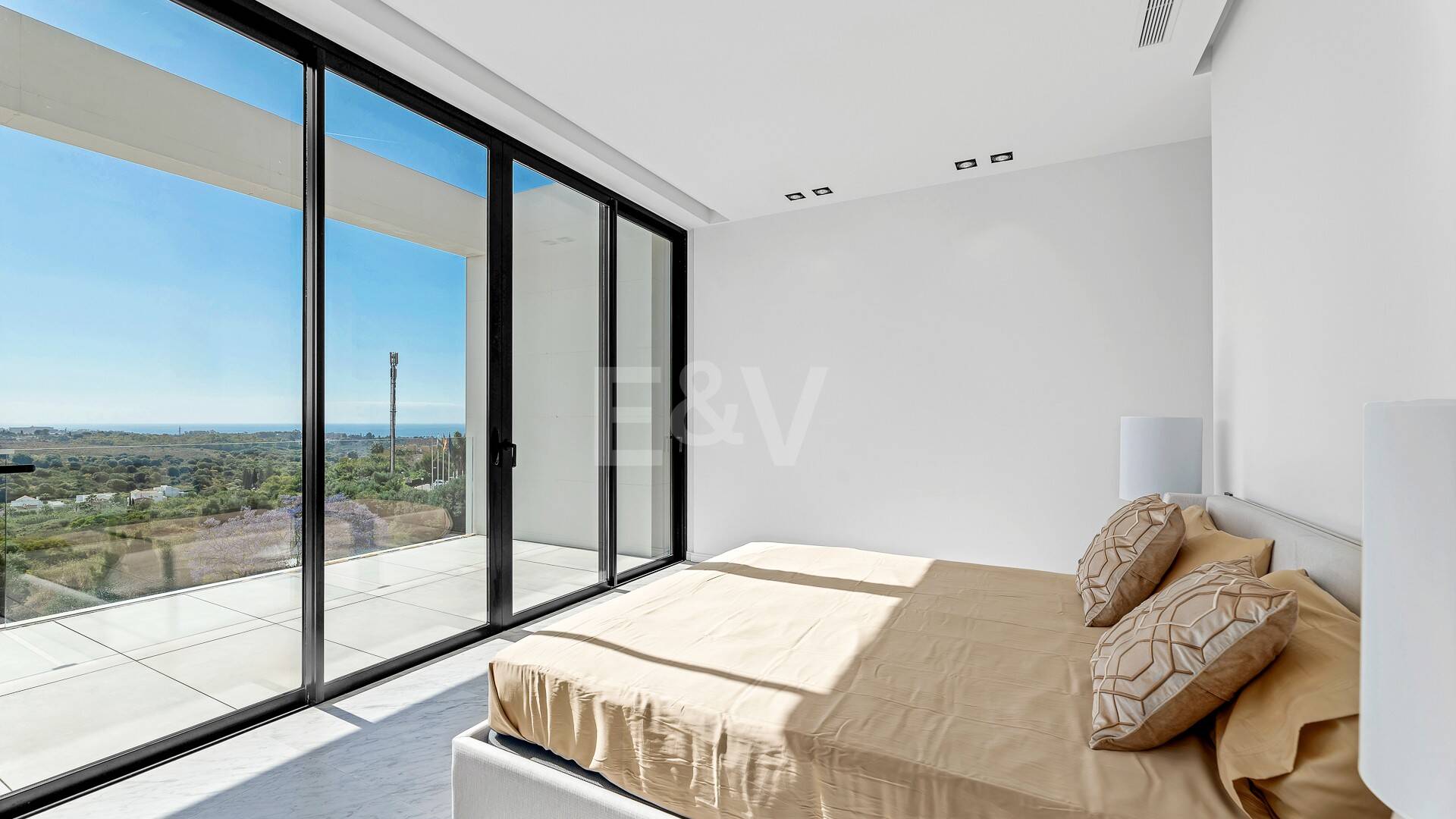 Designer Villa med panoramautsikt över havet i prestigefyllda Golf Resort