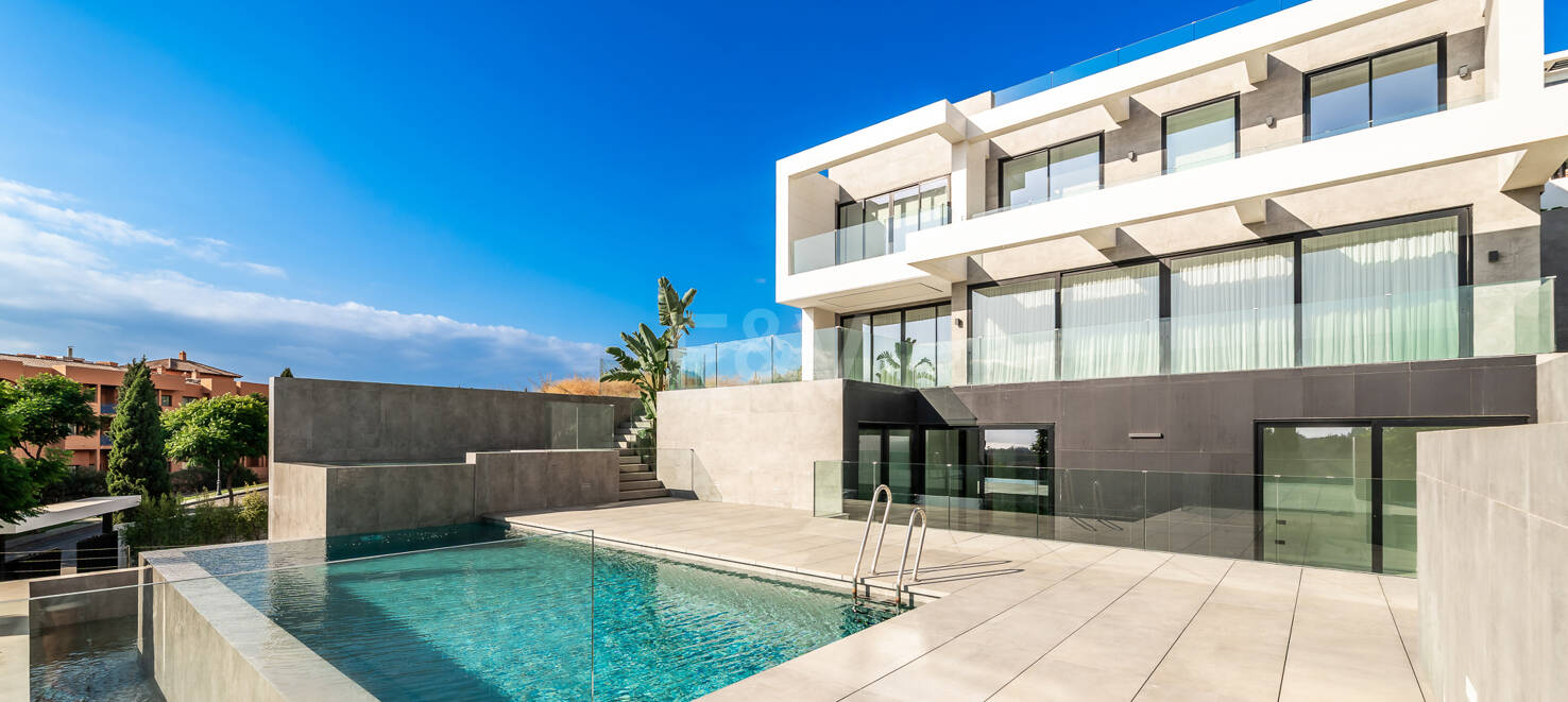 Designer-Villa mit Panoramablick auf das Meer in einem renommierten Golfresort