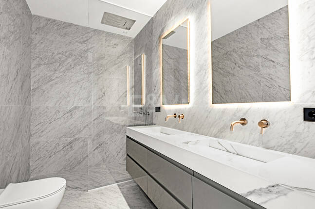 Villa design avec vue panoramique sur la mer dans le prestigieux Golf Resort