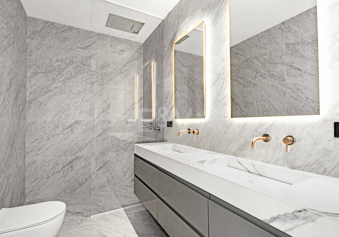 Villa design avec vue panoramique sur la mer dans le prestigieux Golf Resort