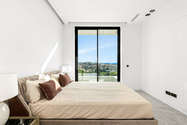 Villa design avec vue panoramique sur la mer dans le prestigieux Golf Resort