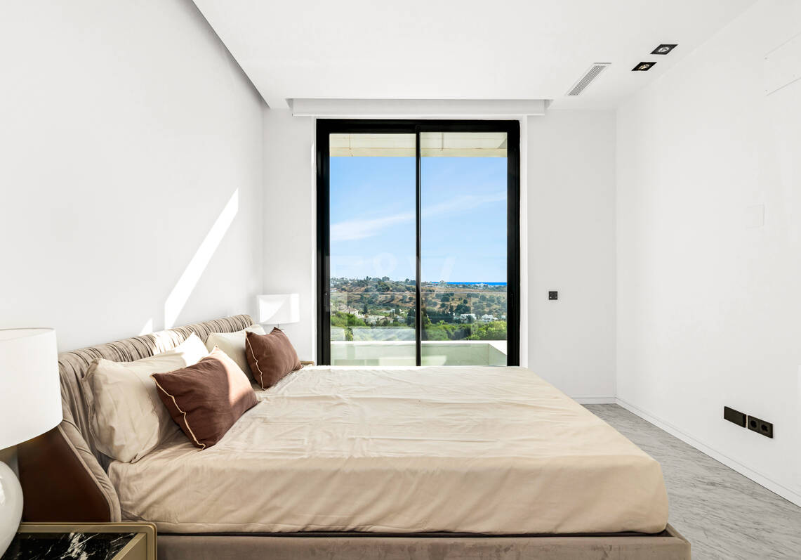 Villa design avec vue panoramique sur la mer dans le prestigieux Golf Resort