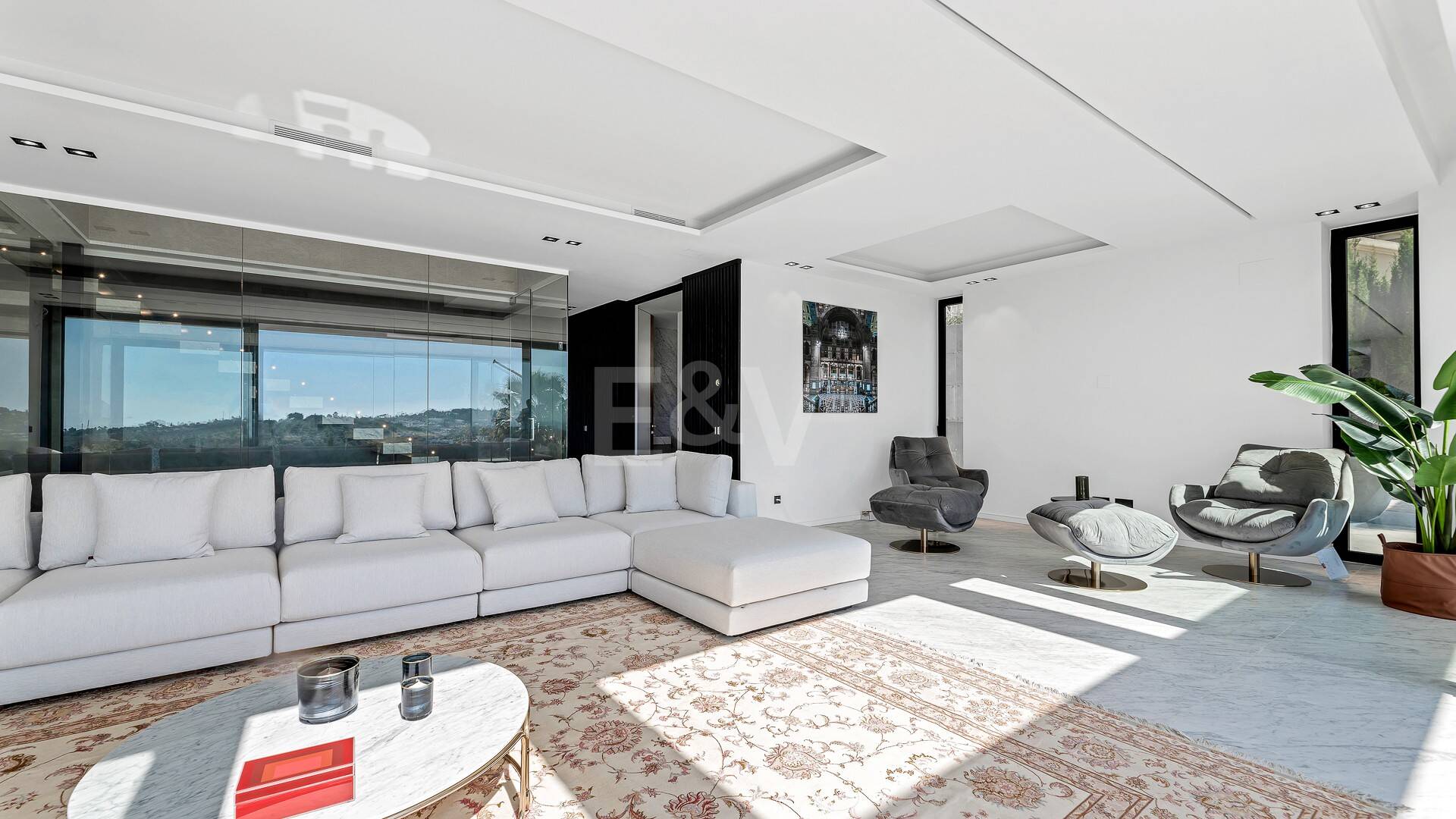 Villa design avec vue panoramique sur la mer dans le prestigieux Golf Resort