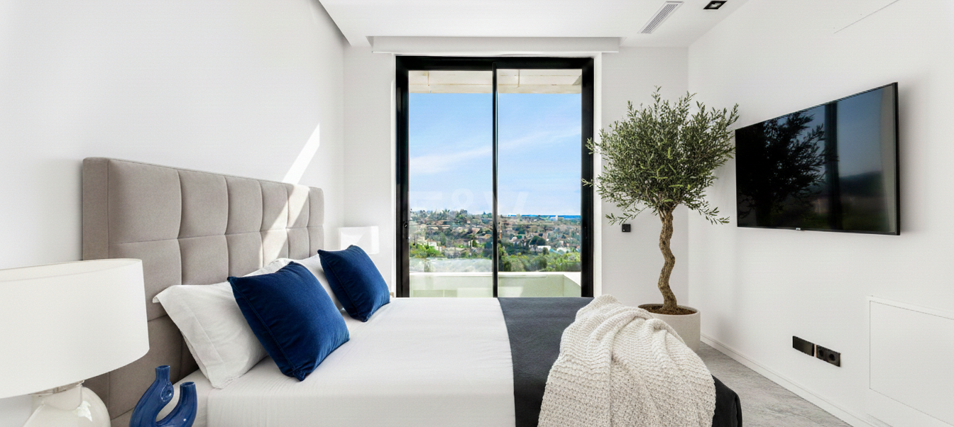 Villa design avec vue panoramique sur la mer dans le prestigieux Golf Resort