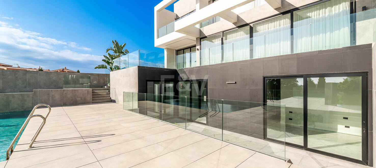 Designer-Villa mit Panoramablick auf das Meer in einem renommierten Golfresort