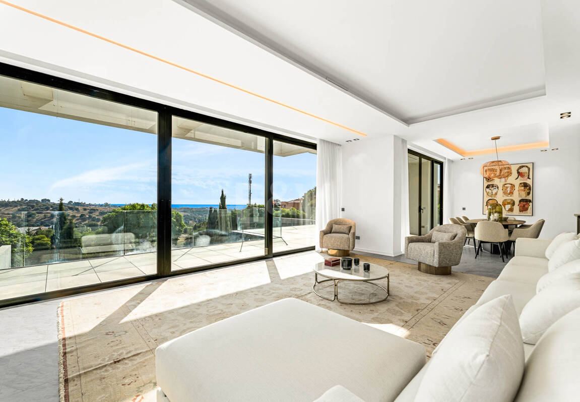 Villa design avec vue panoramique sur la mer dans le prestigieux Golf Resort