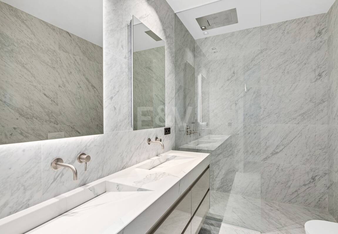 Villa design avec vue panoramique sur la mer dans le prestigieux Golf Resort