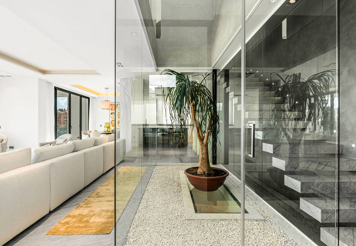 Villa design avec vue panoramique sur la mer dans le prestigieux Golf Resort