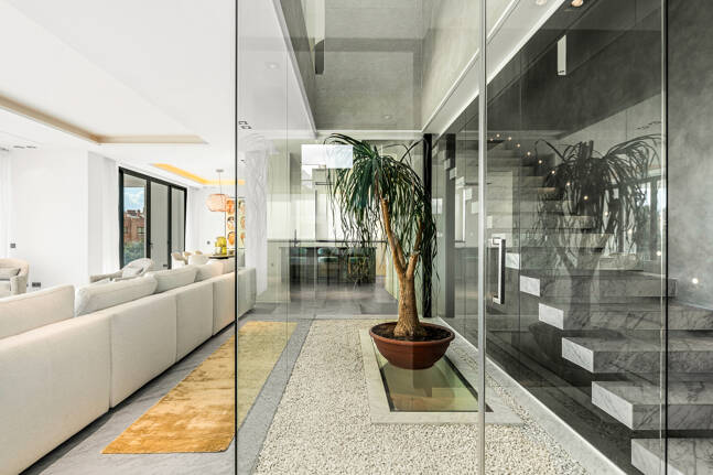 Villa design avec vue panoramique sur la mer dans le prestigieux Golf Resort