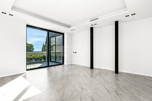 Villa design avec vue panoramique sur la mer dans le prestigieux Golf Resort