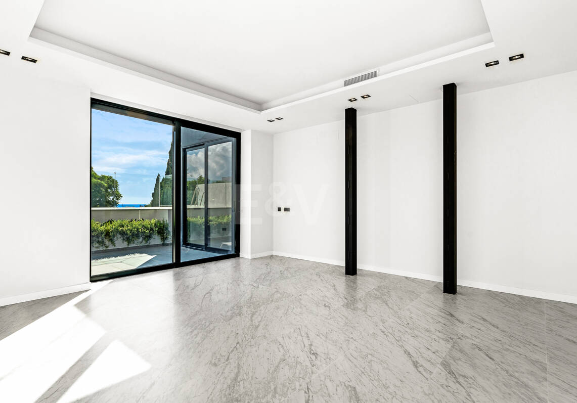 Villa design avec vue panoramique sur la mer dans le prestigieux Golf Resort