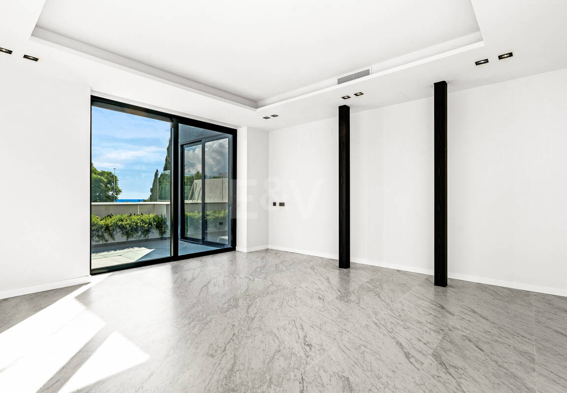 Villa design avec vue panoramique sur la mer dans le prestigieux Golf Resort