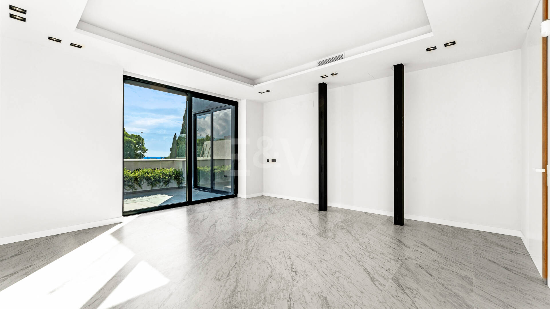 Villa design avec vue panoramique sur la mer dans le prestigieux Golf Resort