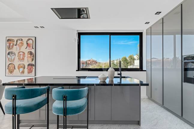 Villa design avec vue panoramique sur la mer dans le prestigieux Golf Resort