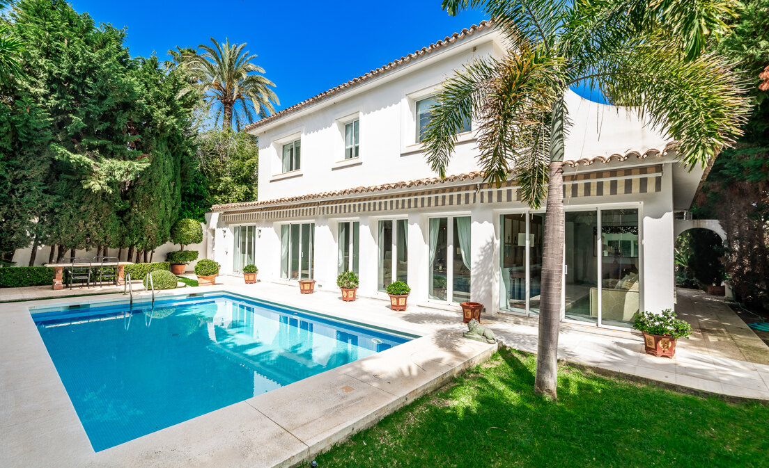Encantadora villa en Los Monteros a unos metros de la playa