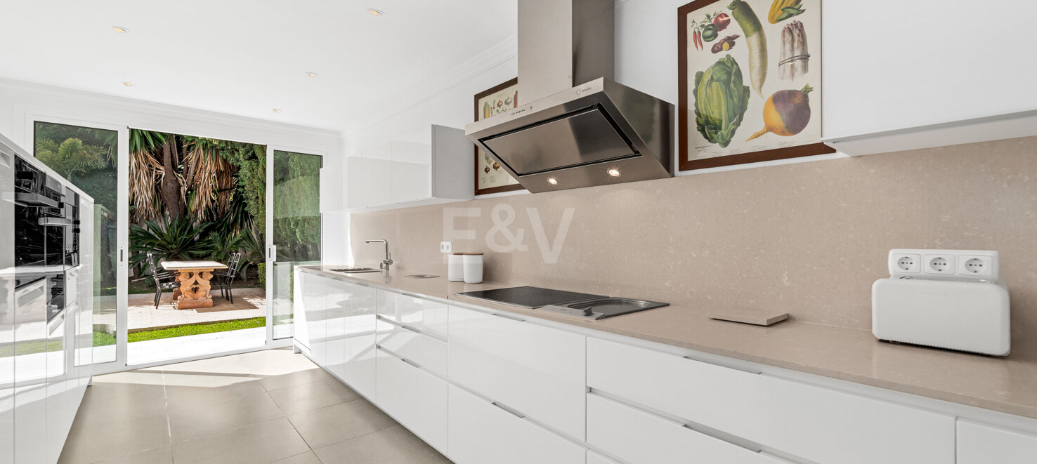 Villa for sale in Los Monteros, Marbella East