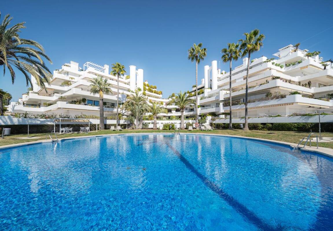 Elegant Apartment in Las Lomas del Marbella Club with Stunning Views
