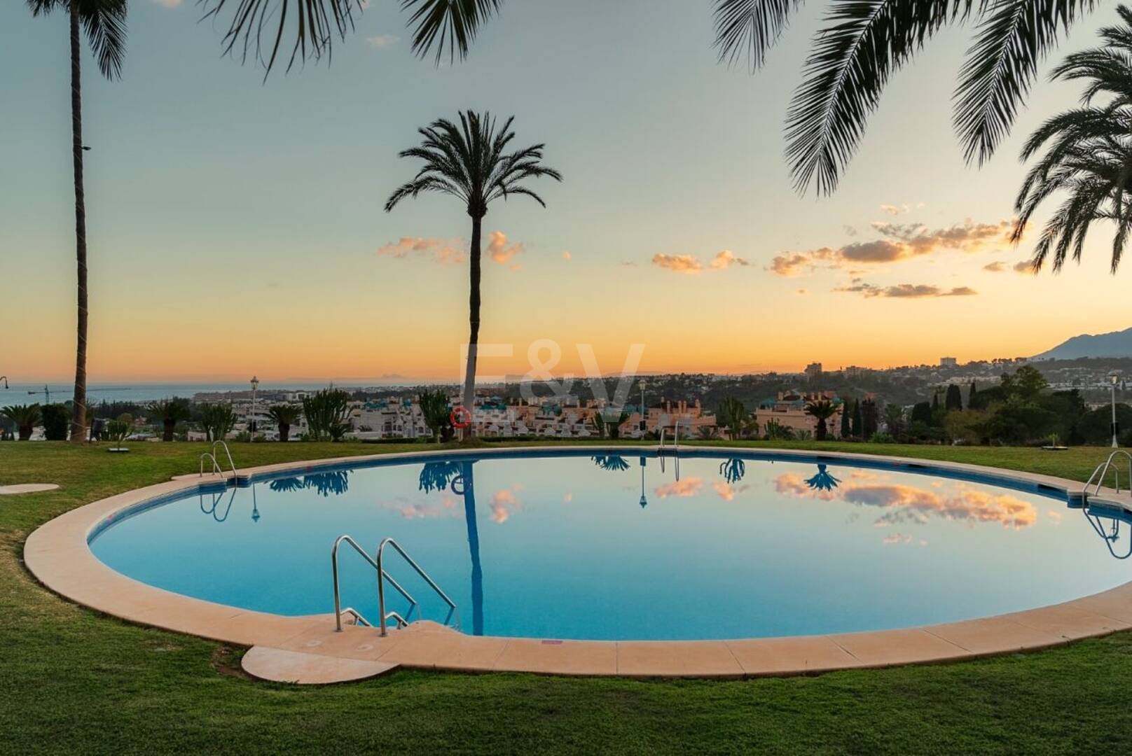 Elegantes Apartment in Las Lomas del Marbella Club mit atemberaubender Aussicht