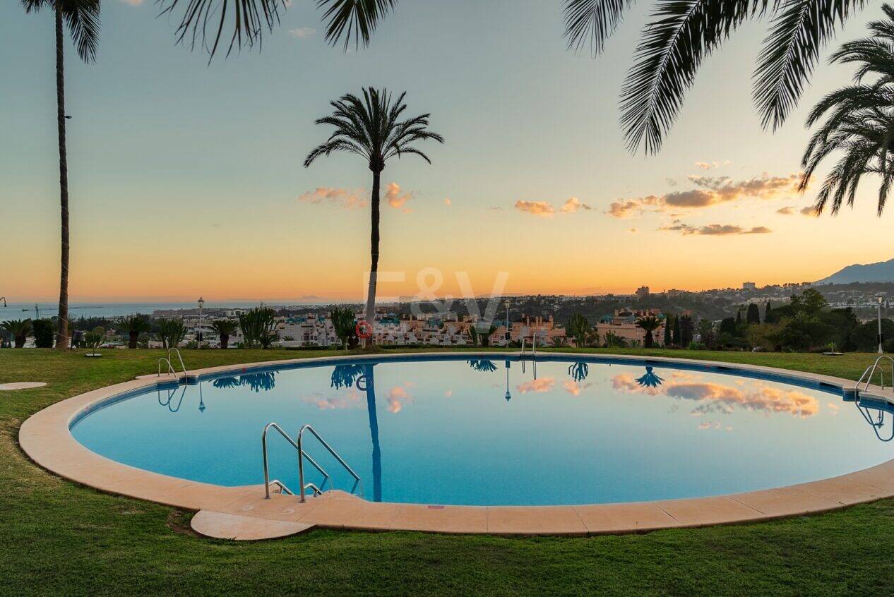 Elegant Apartment in Las Lomas del Marbella Club with Stunning Views