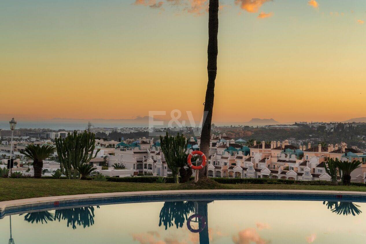 Elegant Apartment in Las Lomas del Marbella Club with Stunning Views