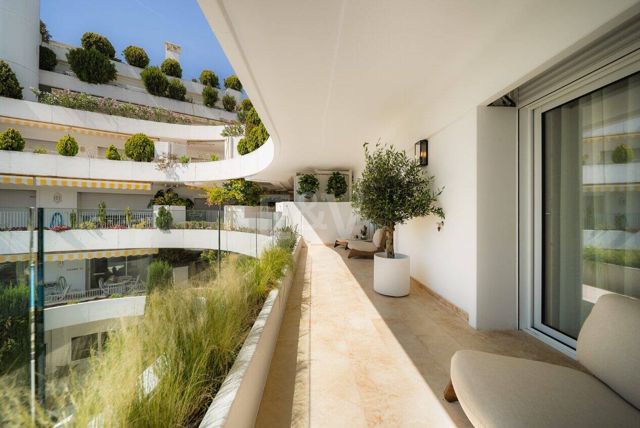 Elegant Apartment in Las Lomas del Marbella Club with Stunning Views