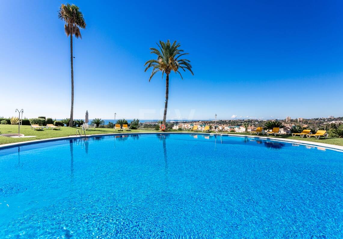 Elegant lägenhet i Las Lomas del Marbella Club med fantastisk utsikt